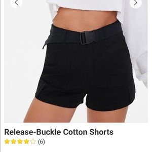 FOREVER 21 CARGO SHORTS W/ BUCKLE BELT